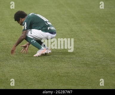 Palmeiras avance Luiz Adriano après avoir perdu le match de football de Copa do Brasil entre Palmeiras et CRB au stade Allianz Parque de Sao Paulo, au Brésil. CRB a gagné 1-0 la nuit, Ewandro score dans la 6ème minute qui a laissé le niveau de 2 jambes à 1-1 après Palmeiras a gagné la semaine dernière à Alagoas. L'égalité a été décidée sur les sanctions avec CRB gagnant 4-3. C'est la troisième fois en moins de 3 mois que Palmeiras a perdu une compétition de pénalité après avoir été défait dans le Super Copa brésilien par Flamengo et dans le Recopa Sulacana par Defesa y Justica. CRB, de Maceio dans l'État d'Alagoas jouent actuellement Banque D'Images