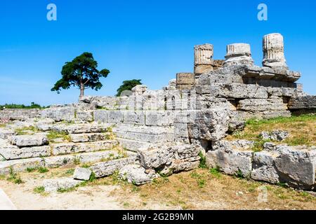 Temple de Mens Bona, la divine personnification de la mémoire (mens) et symbolisait la dette de gratitude due par les anciens esclaves à leurs maîtres et par implication de Paestum à Rome - zone archéologique de ​​Paestum - Salerno, Italie Banque D'Images