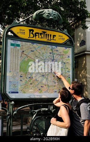 FRANCE, PARIS (75) 11ÈME ARRONDISSEMENT, STATION DE MÉTRO BASTILLE Banque D'Images