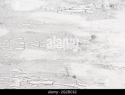 Ancienne peinture blanche fissurée sur une surface en bois. Arrière-plan abstrait avec texture vintage. Banque D'Images