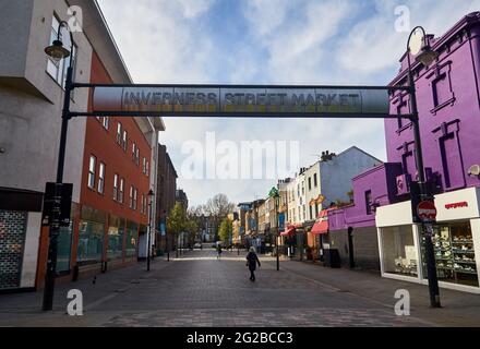 Inverness Street Market, première ouverture en 1851, Camden Town, Camden, North London, Angleterre Banque D'Images