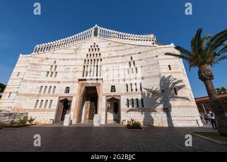 Façade occidentale de l'église de l'Annonciation également appelée basilique de l'Annonciation, est une église catholique à Nazareth. Israël Banque D'Images