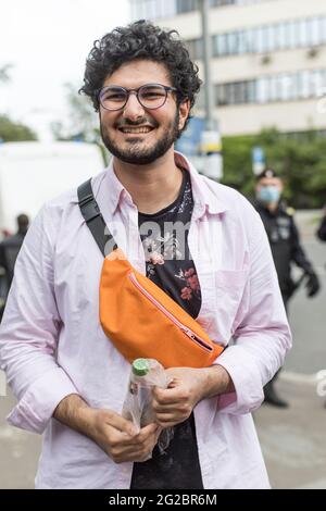 Moscou, Russie - 09 juin 2021, des gens sont venus au tribunal de Basmanny pour soutenir les étudiants arrêtés dans l'affaire Doxa. Armen Aramyan, rédacteur en chef du magazine Doxa Banque D'Images