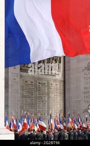 FRANCE. PARIS (75) 8 ET 16 ÈME AR. L'ARC DE TRIOMPHE ET LA PLACE ETOILE Banque D'Images