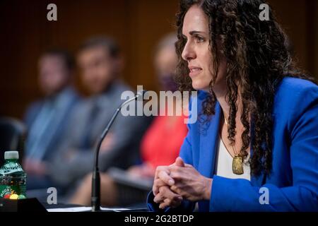 Washington, États-Unis d'Amérique. 09e juin 2021. Christine Abizaid comparaît devant une audience du Comité sénatorial des renseignements pour sa nomination au poste de directrice du Centre national de lutte contre le terrorisme, Bureau du directeur du renseignement national, dans l'édifice Hart Senate Office à Washington, DC, le mercredi 9 juin 2021. Crédit: Rod Lamkey/CNP/Sipa USA crédit: SIPA USA/Alay Live News Banque D'Images