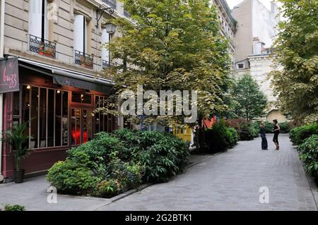 FRANCE. PARIS (75) 4 ÈME AR. QUARTIER DU MARAIS. SHOPPING DANS TRESOR STREET Banque D'Images