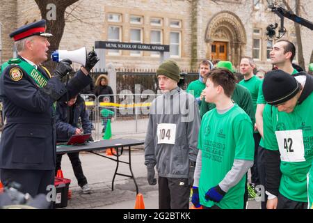 Bill Blair, chef de police de Toronto, qui organise et marche à la parade de la Saint-Patrick, la culture irlandaise est la sienne Banque D'Images