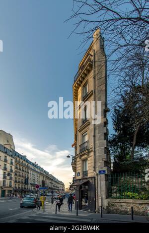 Paris, France - 31 mars 2021 : magnifique bâtiment parisien à Paris dans le quartier latin Banque D'Images