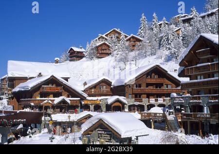 FRANCE, SAVOIE (73) VALLÉE DE TARENTAISE, DOMAINE SKIABLE DE TROIS VALLEES, MÉRIBEL, QUARTIER CHAUDANNE Banque D'Images