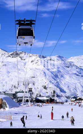 FRANCE, SAVOIE (73) VALLÉE DE BELLEVILLE, DOMAINE SKIABLE DE TROIS VALLEES, STATION DE SKI DE VAL THORENS, FUNITEL PECLET Banque D'Images