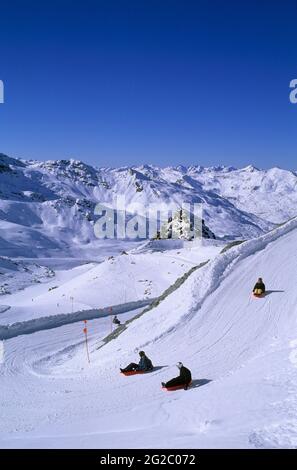 FRANCE, SAVOIE (73) VALLÉE DE BELLEVILLE, DOMAINE SKIABLE DE TROIS VALLEES, STATION DE SKI DE VAL THORENS, PISTE DE LUGE Banque D'Images