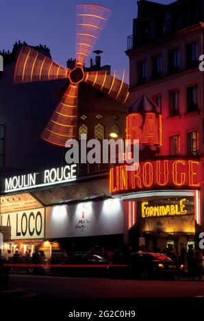 FRANCE. PARIS (75) 18E AR. QUARTIER DE MONTMARTRE. LE MOULIN ROUGE Banque D'Images