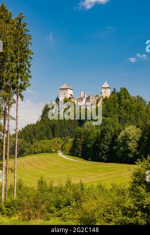 Le Château Gallenstein partiellement ruiné, fondée en 1278. Municipalité de Sankt Gallen, district Liezen, Styrie, Autriche Banque D'Images