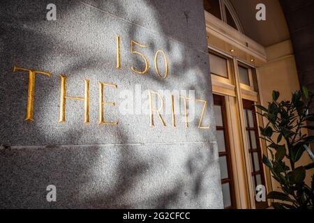 150 The Ritz, Londres. Cet hôtel 5 étoiles de classe II de Londres, classé à Piccadilly, est devenu un symbole de la haute société et du luxe. Banque D'Images