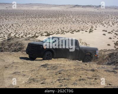 Un prototype de camion F-150 2014 de Ford camouflé, couvert et déguisé testé dans le désert. À Borego Springs, Californie. Banque D'Images