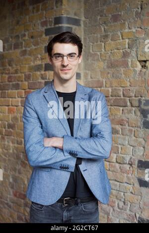Portrait d'un jeune homme confiant Banque D'Images