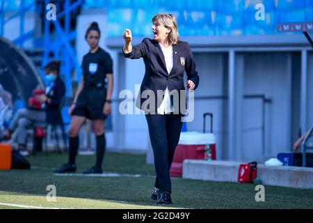Milena Bertolini (entraîneur en chef de l'Italie) gestes pendant le match amical 2021 - Italie femmes vs pays-Bas, match de football amical à Ferrara, Italie, juin 10 2021 Banque D'Images