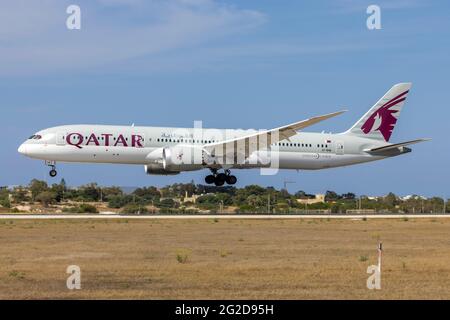Qatar Airways Boeing 787-9 Dreamliner (REG: A7-BHB) en finale arrivant de Munich. Banque D'Images