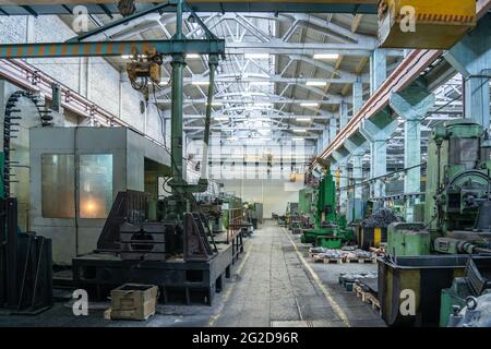 Usine de travail des métaux. Machines-outils d'atelier pour le traitement des métaux. Industrie lourde. Banque D'Images