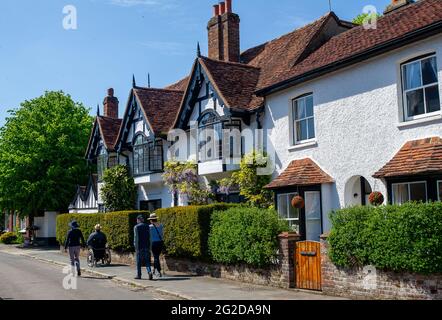 Great Missenden, Buckinghamshire, Royaume-Uni. 29 mai 2021. La vie revient à la normale dans le village de Great Missenden après la levée de certaines des restrictions Covid-19 bien que le village soit encore plus calme que la normale . Crédit : Maureen McLean/Alay Banque D'Images