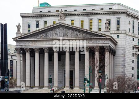 Manhattan, New York, États-Unis - 31 décembre 2013 : Cour suprême du comté de New York, bâtiment de cour néoclassique en face de Foley Square. Banque D'Images