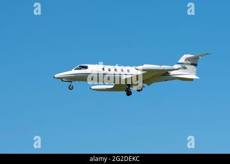 États-Unis Air Force Europe (USAFE) Gates Learjet C-21A (35A) 40096 avion à réaction VIP atterrissant à la RAF Mildenhall, Royaume-Uni, pour soutenir la visite de Joe Biden pour le G7 Banque D'Images