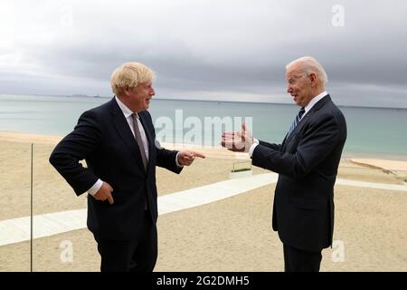 Carbis Bay, Royaume-Uni. 10 juin 2021. Le premier ministre Boris Johnson du Royaume-Uni et le président des États-Unis, Joe Biden, sont photographiés lors d'une réunion le 10 juin 2021, avant le Sommet des dirigeants du G7 à Carbis Bay, à Cornwall, au Royaume-Uni. Photo par Andrew Parsons/No 10 Downing Street/UPI crédit: UPI/Alamy Live News Banque D'Images