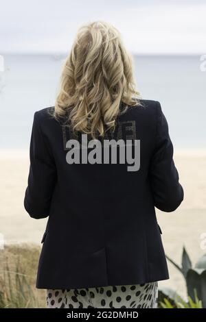 Carbis Bay, Royaume-Uni. 10 juin 2021. La première dame, le Dr Jill Biden, porte une veste portant le mot « AMOUR » sur le dos avant le sommet des dirigeants du G7 à Carbis Bay Cornwall, au Royaume-Uni, le 10 juin 2021. Photo de Simon Dawson/No 10 Downing Street/UPI crédit: UPI/Alay Live News Banque D'Images