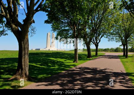 Le Mémorial national du Canada à Vimy lors d'une belle journée de printemps ensoleillée à Givenchy-en-Gohelle (pas-de-Calais), en France Banque D'Images