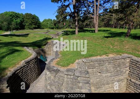 Tranchées et cratères de la première Guerre mondiale au Monument commémoratif du Canada à Vimy et au Parc du champ de bataille de Givenchy-en-Gohelle (pas-de-Calais), en France Banque D'Images