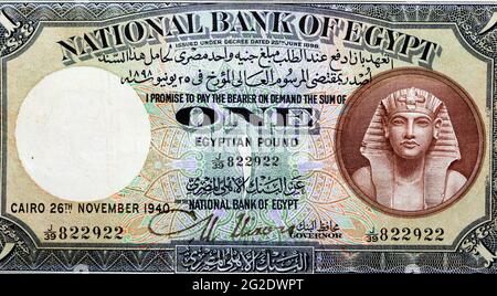 Une livre égyptienne billet 1940 avec le portrait du pharaon Toutankhamen. Les mots « Banque nationale d'Égypte » sont imprimés sur la note. Restant c Banque D'Images