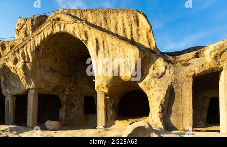 Grottes sculptées dans la montagne à Uplistsikhe, Géorgie Banque D'Images