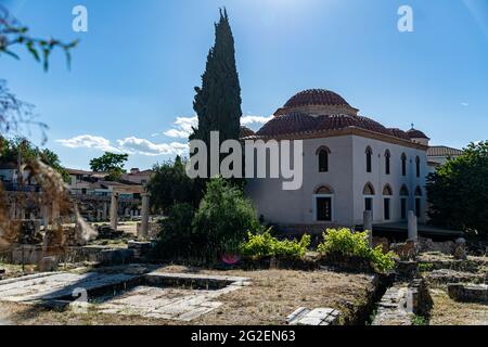 Mosquée Fethiye et vestiges d'Agora romain dans la vieille ville d'Athènes, Grèce. Banque D'Images
