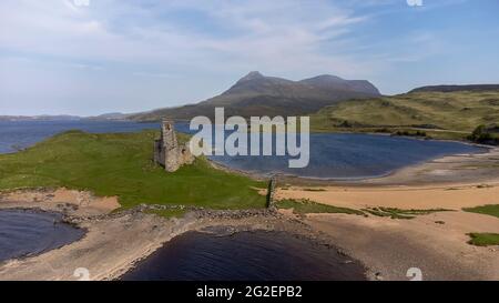 Château d'Ardvreck près de Lairg dans les Highlands écossais, Royaume-Uni Banque D'Images