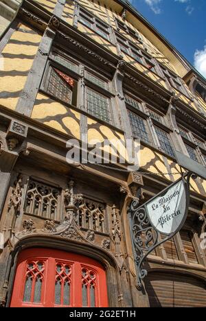 La Maison du Pèlerin à la place de la cathédrale, Amiens, France Banque D'Images