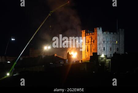 L'ensemble est mis au feu dans le cadre du tournage du nouveau film Indiana Jones 5 avec Harrison Ford en vedette pendant la nuit. Date de la photo: Vendredi 11 juin 2021. Banque D'Images