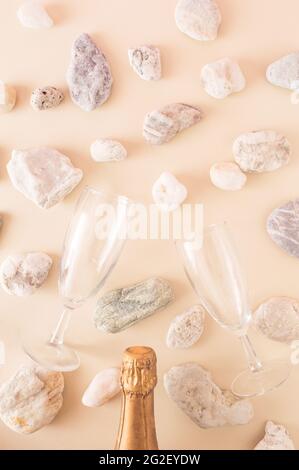 Joyeux Anniversaire Pierre Sur Un Rocher Et Moss Photo Stock Alamy