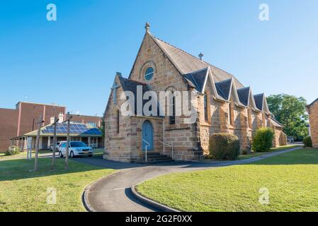 L'église unifiante Nowra construite en 1877 (anciennement méthodiste) sur la côte sud de la Nouvelle-Galles du Sud est une église en pierre de style gothique victorien, Banque D'Images