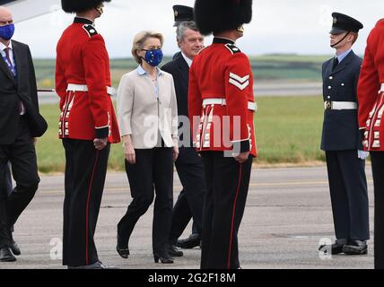 Le président de la Commission européenne, Ursula von der Leyen, arrive à l'aéroport de Cornwall de Newquay avant le sommet du G7. Date de la photo: Jeudi 10 juin 2021. Banque D'Images