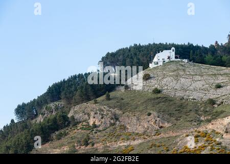 Vue sur la distance de l'Ermita de la Virgen de la Cabeza, Patrona de Cazorla, Jaen Andalousie, Espagne Banque D'Images