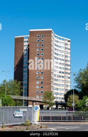 Queensway Estate Tower Block, bloc d'appartements en hauteur à Southend on Sea, Essex. En raison d'être démoli meilleur projet Queensway. Panneau Queensway Banque D'Images