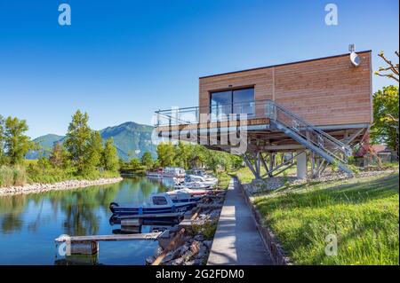 Le village de Chanaz est situé à l'entrée du Canal de Savières, reliant le Rhône au Lac du Bourget. Banque D'Images