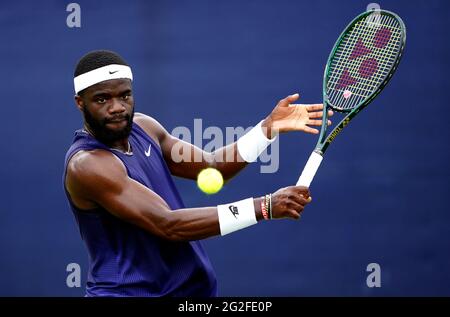 Frances Tiafoe en action contre Evgeny Donskoy au cours du septième jour de l'Open de Viking au centre de tennis de Nottingham. Date de la photo: Vendredi 11 juin 2021. Banque D'Images