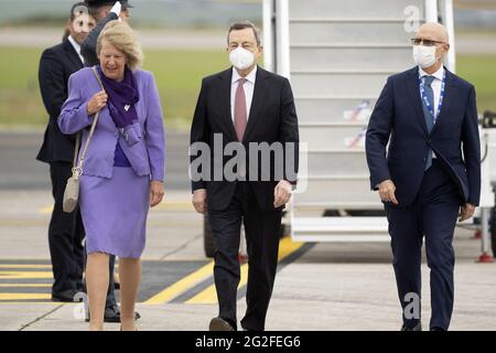 Newquay, Royaume-Uni. 11 juin 2021. Le Premier ministre italien Mario Draghi arrive à l'aéroport de Cornwall de Newquay le 11 juin 2021, avant le sommet du G7 à Cornwall, au Royaume-Uni. Photo de Doug Peters/G7 Cornwall 2021/UPI crédit: UPI/Alay Live News Banque D'Images