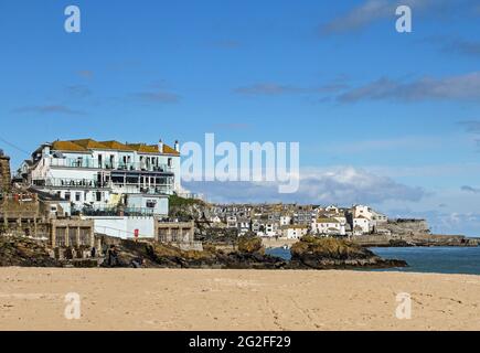 L'hôtel Pedn Olva se trouve à côté de la plage, dans le joli port de pêche de St Ives, en Cornouailles. Populaire auprès de l'artiste et célèbre pour sa "lumière". Sur l'ATL Banque D'Images