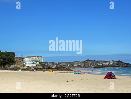 L'hôtel Pedn Olva se trouve à côté de la plage, dans le joli port de pêche de St Ives, en Cornouailles. Populaire auprès de l'artiste et célèbre pour sa "lumière". Sur l'ATL Banque D'Images