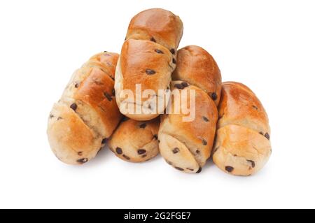 Photo de studio de brioche aux pépites de chocolat coupée sur fond blanc - John Gollop Banque D'Images