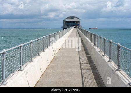 Royal National Lifeboat institution Bembridge, station de sauvetage et jetée sur la côte est de l'île de Wight Hampshire Royaume-Uni Banque D'Images