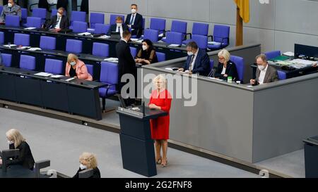 Berlin, Allemagne. 11 juin 2021. Christine Lambrecht est une politicienne allemande (SPD) et avocate. Elle est ministre fédérale de la Justice et de la protection des consommateurs depuis le 27 juin 2019 et ministre fédérale des Affaires familiales, des personnes âgées, des femmes et de la Jeunesse au sein du Cabinet IV de Merkel depuis le 20 mai 2021. Crédit : Juergen Nowak/Alay Live News Banque D'Images