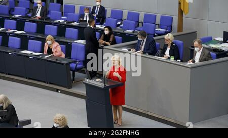 Berlin, Allemagne. 11 juin 2021. Christine Lambrecht est une politicienne allemande (SPD) et avocate. Elle est ministre fédérale de la Justice et de la protection des consommateurs depuis le 27 juin 2019 et ministre fédérale des Affaires familiales, des personnes âgées, des femmes et de la Jeunesse au sein du Cabinet IV de Merkel depuis le 20 mai 2021. Crédit : Juergen Nowak/Alay Live News Banque D'Images